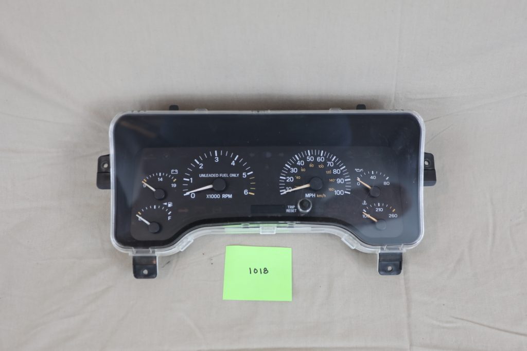 9900 Jeep Cherokee Instrument Cluster 220K OEM EVERY DETAIL
